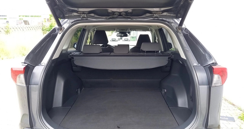 Toyota RAV4 cena 130900 przebieg: 78365, rok produkcji 2019 z Łazy małe 352